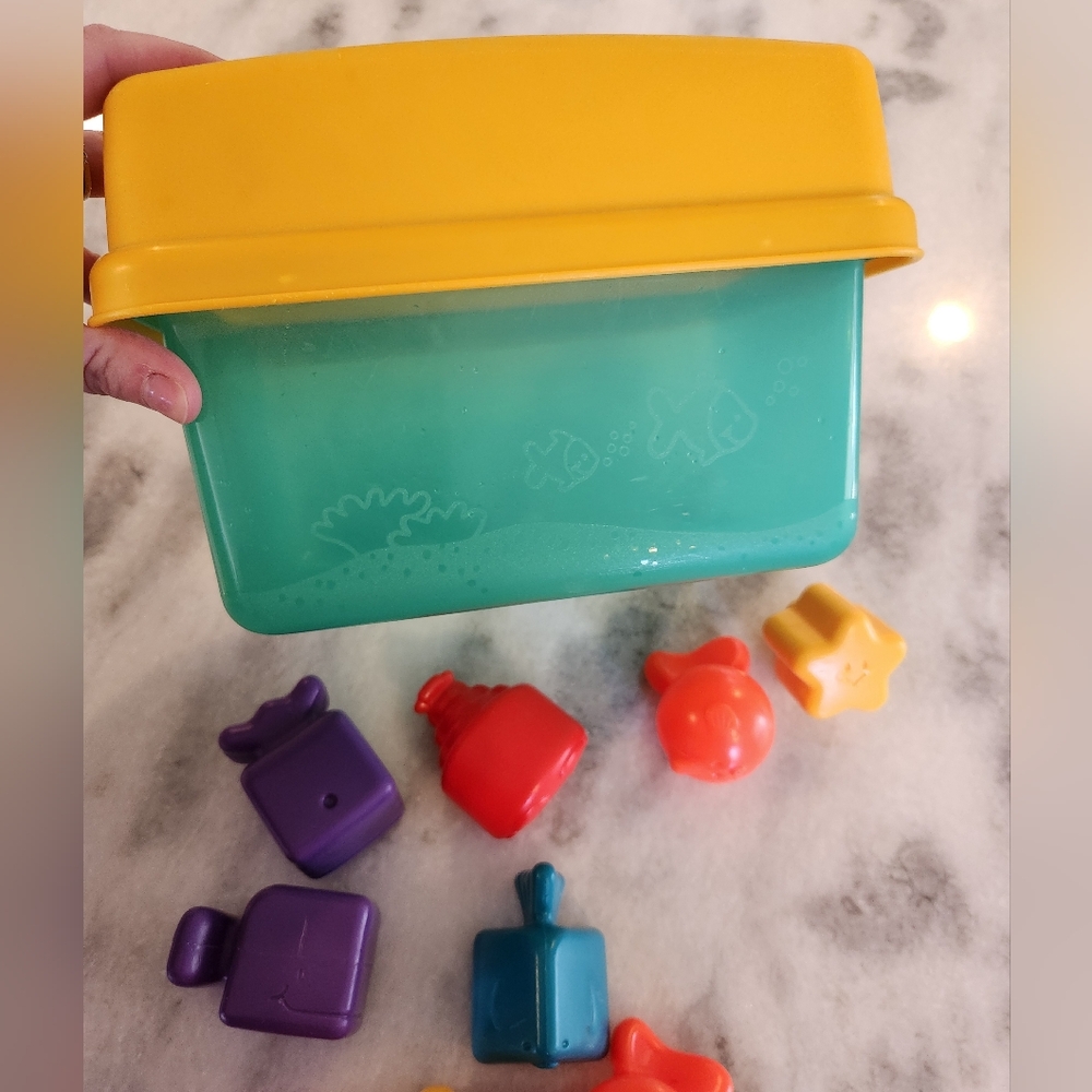 Little Tikes Vintage 90's Plastic Fish Shape Sorter - Picture 3 of 4